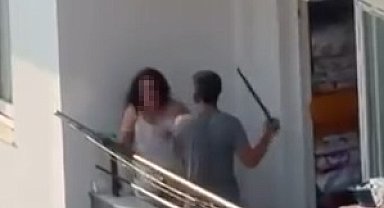 Balkonda tartıştığı kadını sopayla dövdü