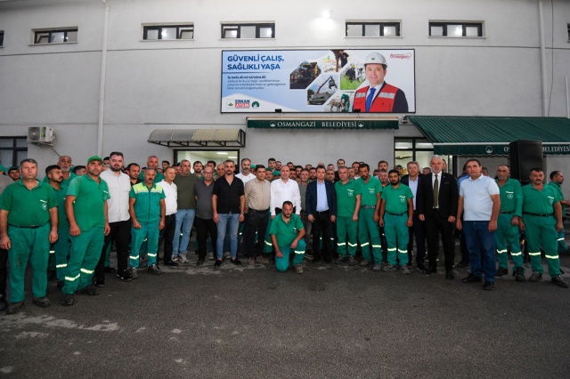 Başkan Aydın Güne Temizlik Emekçileriyle Başladı
