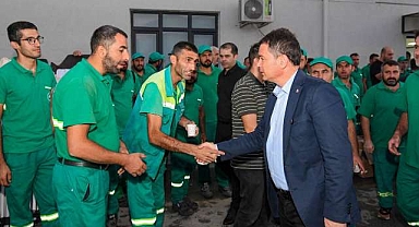Başkan Aydın, güne temizlik emekçileriyle başladı