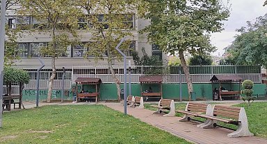 Bayrampaşa'da polisten kaçan 2 şüpheli yanlarında bulunan tabancayı çocuklara saklattı