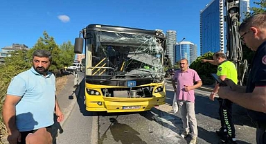 Belediye otobüsü kaza yaptı: Yaralılar var