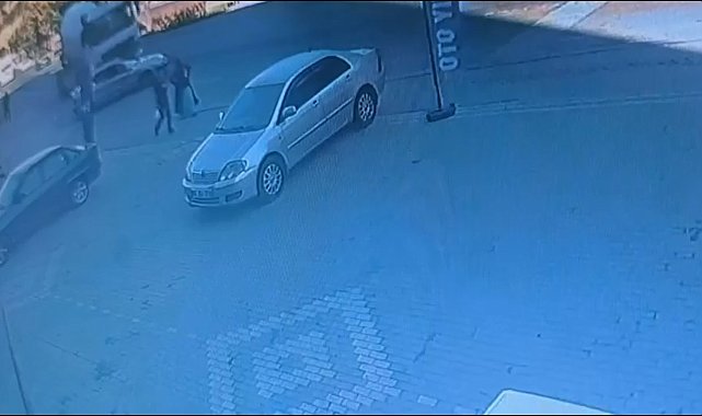 Beton mikseri ile otomobilin çarpıştığı kaza kamerada