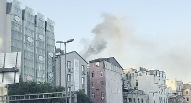 Beyoğlu'nda iş yeri yangını söndürüldü