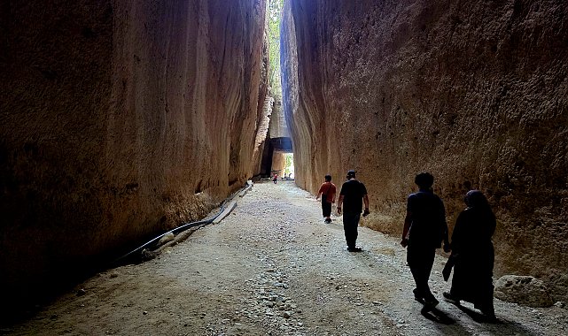 Bin esirin yapımında çalıştırıldığı 'Titus Tüneli'ni 50 bin kişi ziyaret etti