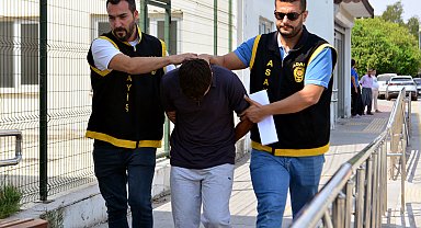 Birlikte içki içtiği çocukluk arkadaşını bıçaklayarak öldürdü