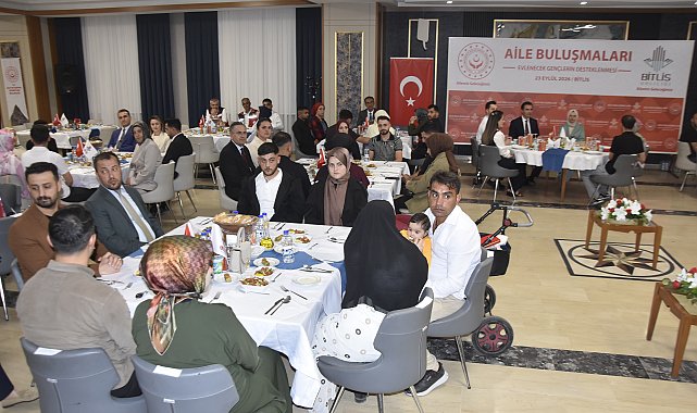 Bitlis'te devlet desteğiyle evlenen çiftler etkinlikte bir araya geldi