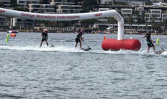 Bodrum'da su jeti ve motosurf yarışları nefes kesti