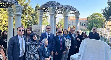 Bursa başlayan, Bursa’da son bulan hayat; Zeki Müren için Bursa’daki kabri başında tören