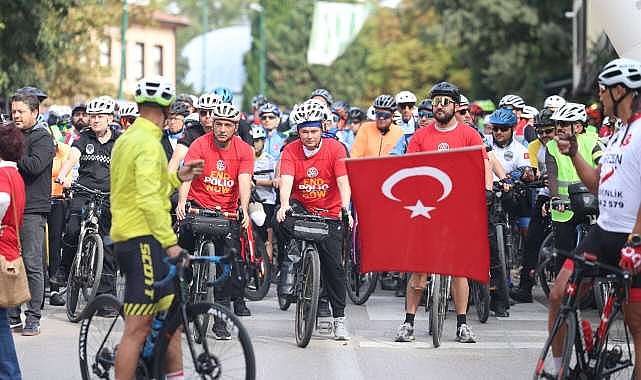 Bursa’da yüzlerce kişi pedala bastı