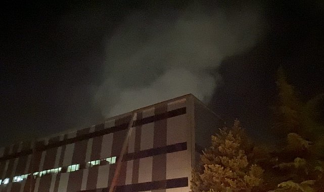 Bursa'da tekstil fabrikasının çatısında çıkan yangın söndürüldü