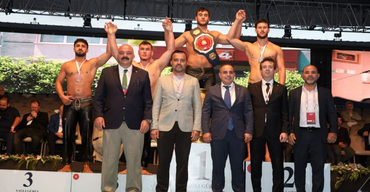 Büyükşehir güreşçisinden Cumhurbaşkanlığı Kupası’nda üçüncülük başarısı