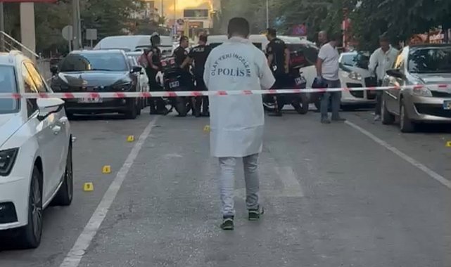 Cadde ortasında silahlı kavga; 2'si yoldan geçen 3 kişi yaralandı