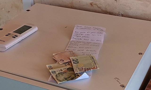 Camide elektrikli motosikleti şarj edip, 45 lira ve not bıraktılar