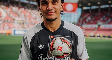 Can Uzun attığı 2 golle Eintracht Frankfurt'a galibiyeti getirdi