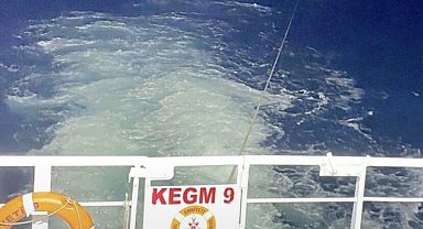 Çanakkale Boğazı'nda sürüklenen tekne kurtarıldı