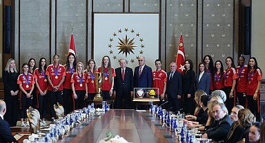 Cumhurbaşkanı Erdoğan, A Milli Kadın Voleybol Takımı'nı kabul etti