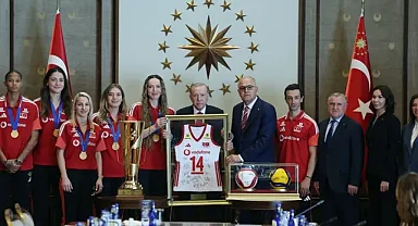 Cumhurbaşkanı Erdoğan, Avrupa şampiyonu Filenin Sultanları'nı kabul etti