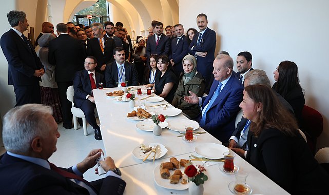 Cumhurbaşkanı Erdoğan, New York'ta kafede vatandaşlarla bir araya geldi
