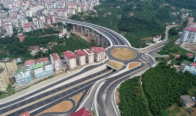 Dağlar deliniyor sahil yolu nefes alıyor; 54 kilometrelik güzergaha 3 şeritli yol