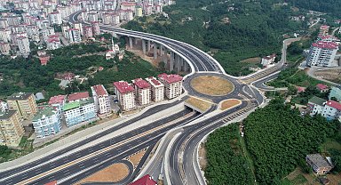 Dağlar deliniyor sahil yolu nefes alıyor; 54 kilometrelik güzergaha 3 şeritli yol