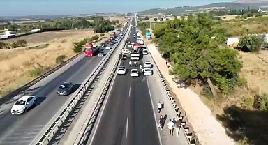 Deposu delinen TIR'dan dökülen mazot zincirleme kazaya yol açtı; 4 yaralı