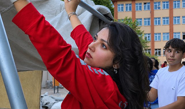 Depremde 2 arkadaşını kaybeden Zeynep, gönüllü arama kurtarma personeli oldu