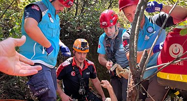 Doğa yürüyüşü sırasında 7 metre çukura düşerek yaralandı