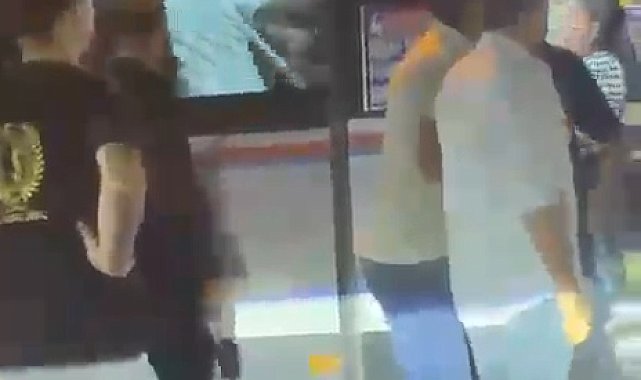 Dolmuşta bir kişinin darbedildiği anlar kamerada