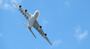Dubai-Tel Aviv seferini yapan yolcu uçağında kaçırılma alarmı: Suudi Arabistan'a iniş yaptı