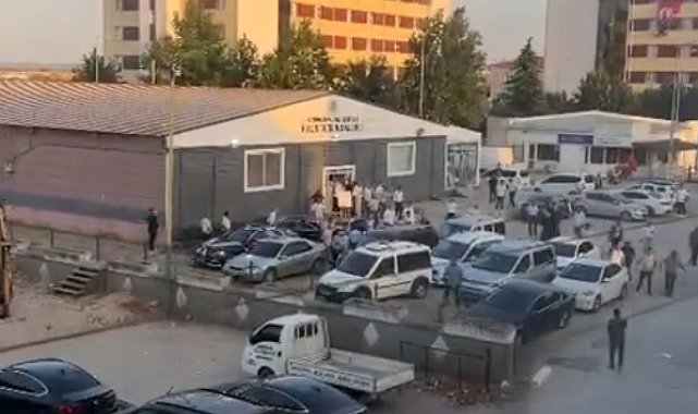Düğün salonunda kardeşinin tartıştığı kişiyi bıçakla yaralayan şüpheli tutuklandı