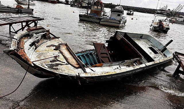 Düzce'de sağanak; 3 evi su bastı, 14 tekne zarar gördü