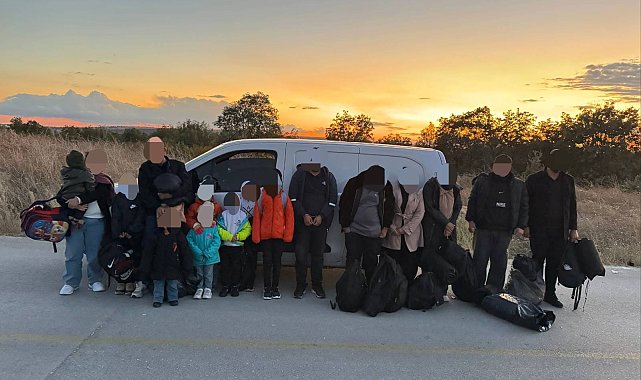 Edirne'de durdurulan araçta 15 kaçak göçmen yakalandı