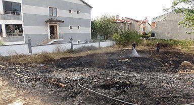 Edirne'de ot yangını evlere sıçramadan söndürüldü