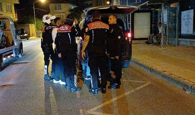 Ehliyetsiz sürücünün aracında 680 uyuşturucu hap ve metamfetamin ele geçirildi