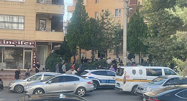 Evinde arkadaşını öldürüp, intihar etti