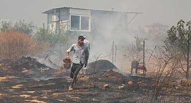 Evinin yandığını sanıp gözyaşı döken kadını komşuları teselli etti