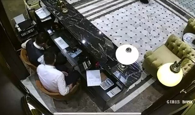 Fatih'te çalıştıkları oteli 1 milyon dolar zarara uğratıp butik otel almışlar; 5 şüpheli tutuklandı