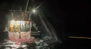 Fırtınaya yakalanan tekne sürüklendi, balıkçıların yardımına meslektaşları koştu