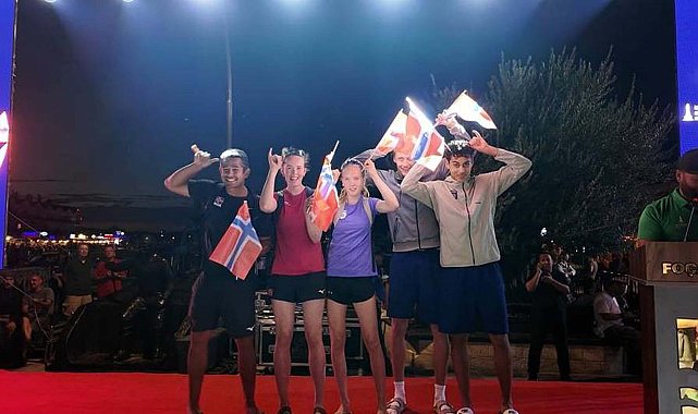 Foça'da plaj voleybolu coşkusu başladı