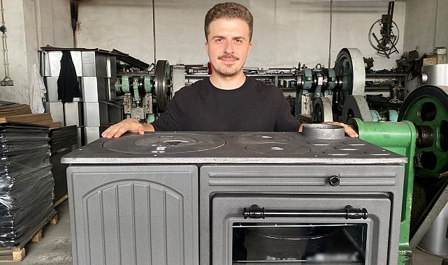 Gelişen teknolojiye rağmen zanaatlarını sürdüren baba-oğul ürettikleri sobaları ihraç ediyor