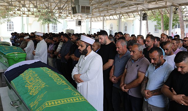 Gemi kazasında yaşamını yitiren Nisa toprağa verildi, babası aranıyor