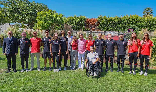 Göztepeli milli sporcular Onursal Başkan Mehmet Sepil'le buluştu