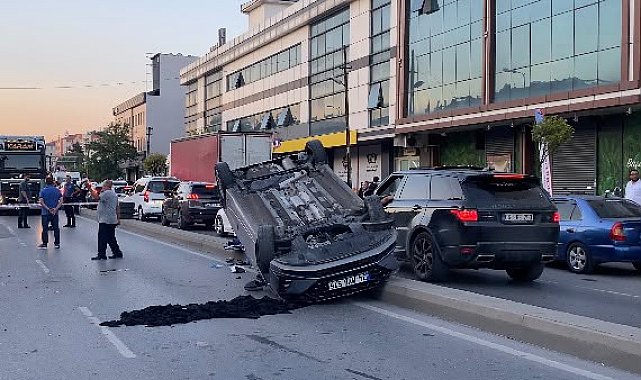 Güngören'de sürücüsünün direksiyon hakimiyetini kaybettiği otomobil takla attı; kaza kamerada