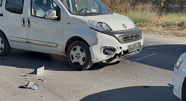 Hafif ticari araçla çarpışan motosikletin sürücüsü öldü