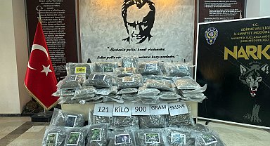 Hamzabeyli'de TIR'da 121 kilo 900 gram skunk ele geçirildi