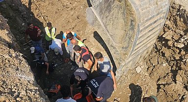 Hatay'da göçük altında kalan 2 işçi kurtarıldı
