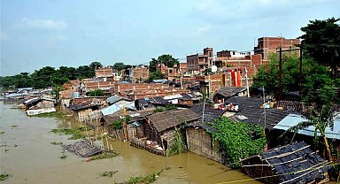Hindistan'da şiddetli yağışlar nedeniyle 56 kişi hayatını kaybetti