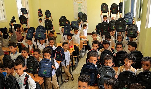 İHH 22 ülkede 10 bin öğrenciye kırtasiye seti dağıtacağını duyurdu