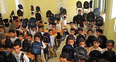 İHH 22 ülkede 10 bin öğrenciye kırtasiye seti dağıtacağını duyurdu