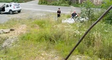 İlkel teleferikle tehlikeli yolculuk kamerada